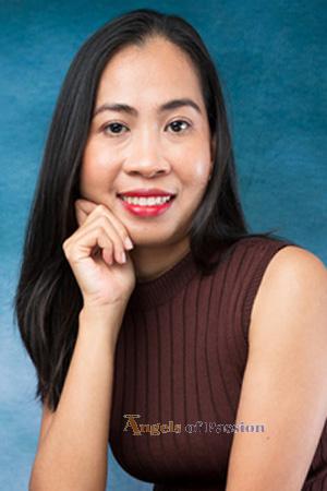 215592 - Chutima Age: 39 - Thailand